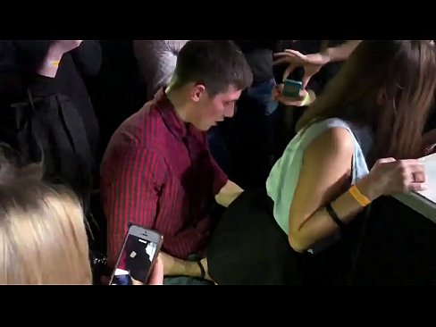❤️ Ubulili bangempela ku-nightclub yaseRussia. Intombazane yaseRussia eneminyaka engu-18 ubudala ingene endunu nasesithweni sangasese e-nightclub Zocansi ku-zu.sex-porntube.ru ❌️❤